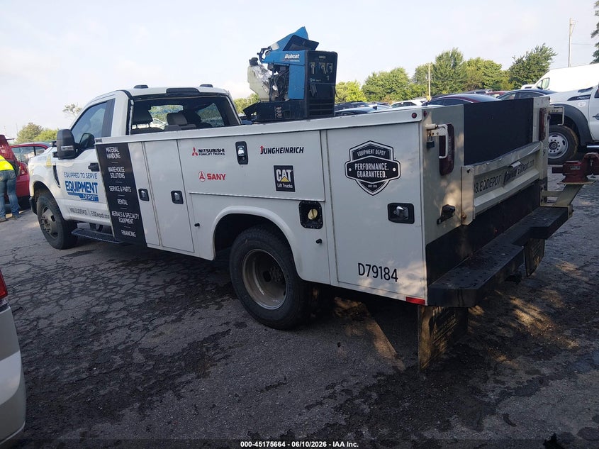 2022 FORD F-350 CHASSIS auction photo 3