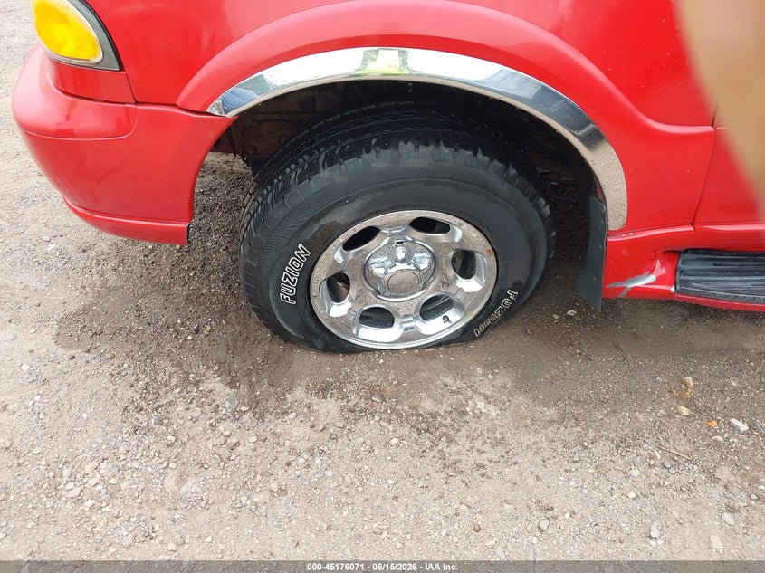 2000 Lincoln Navigator VIN: 5LMPU28A0YLJ10741 Lot: 45176071