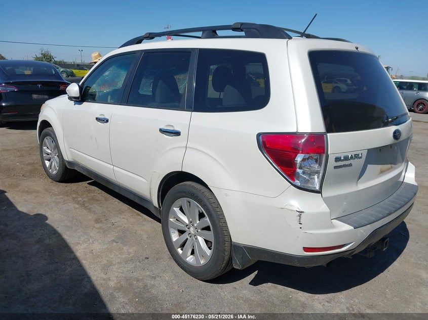 Vin: jf2shadc7dg408487, lot: 45673916, subaru forester 2.5x premium 20133
