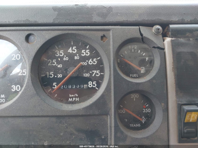 1998 FREIGHTLINER MEDIUM CONVENTIONAL auction photo 5