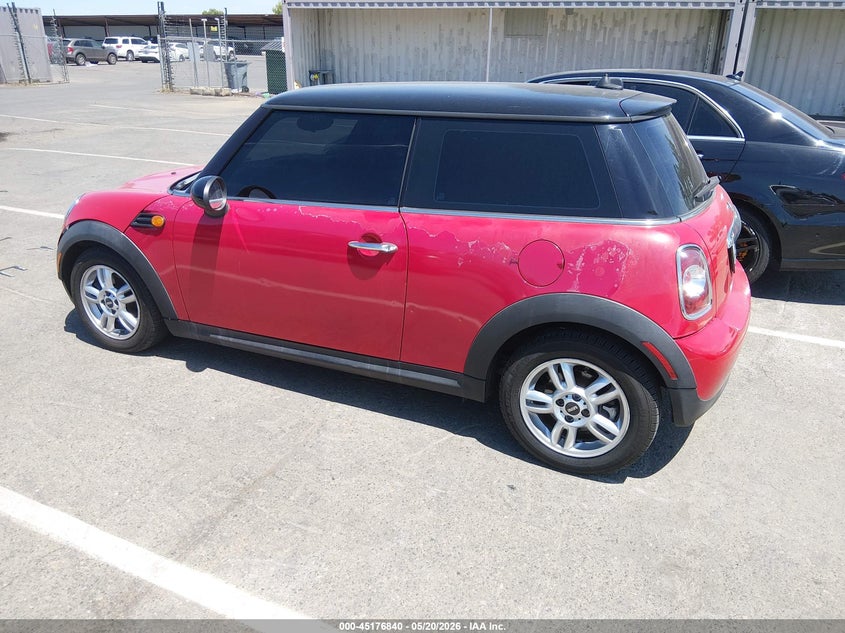 WMWSU3C57BT097427 2011 Mini Cooper 1.6 Red