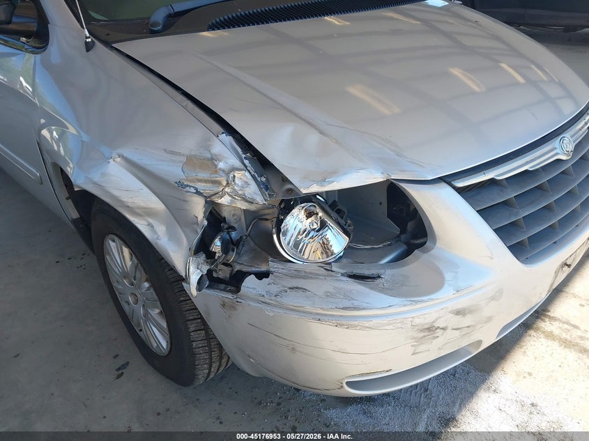 2005 Chrysler Town & Country Lx VIN: 2C4GP44R75R472347 Lot: 45176953
