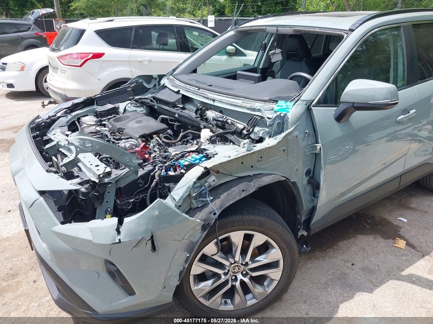 VIN 2T3A1RFV3NW303348 2022 TOYOTA RAV4 XLE PREMIUM