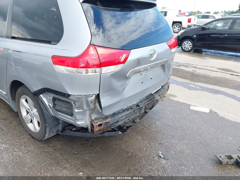2012 Toyota Sienna 3.5 Le V6 8 Passenger silver Lot 111045177238 Vin 5TDKK3DC0CS226629