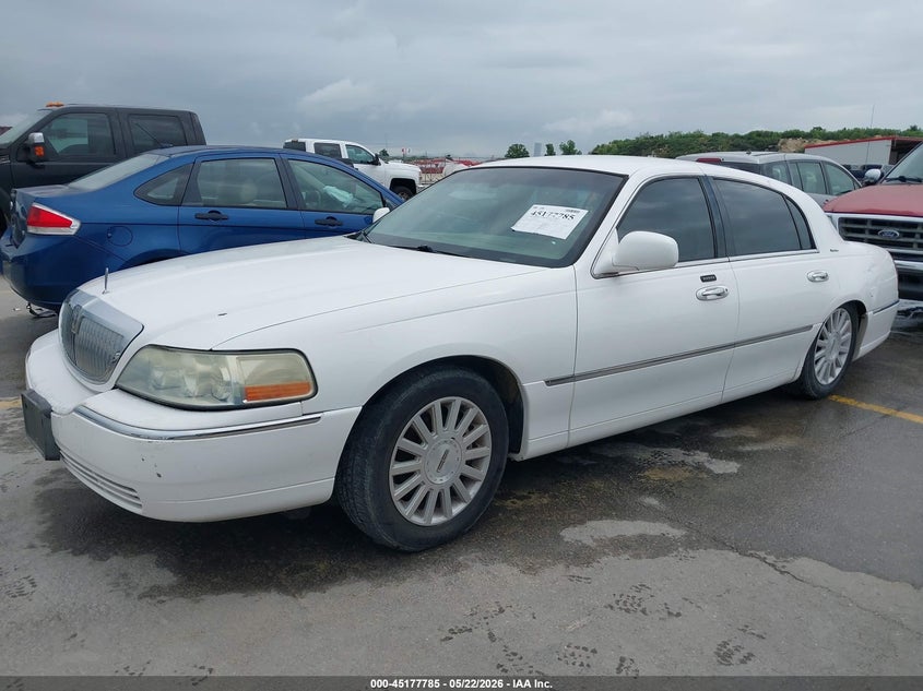 1LNHM81W74Y606455 2004 Lincoln Town Car Signature photo 1