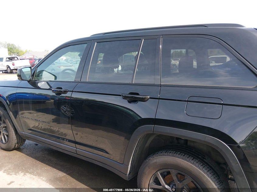 JEEP GRAND CHEROKEE - zdjęcie 14
