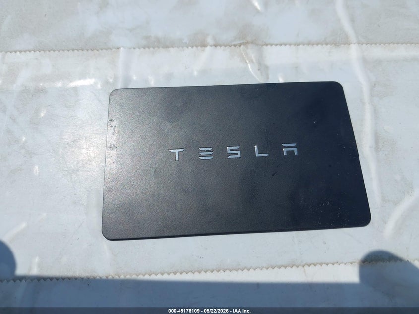 TESLA MODEL 3 - zdjęcie 10