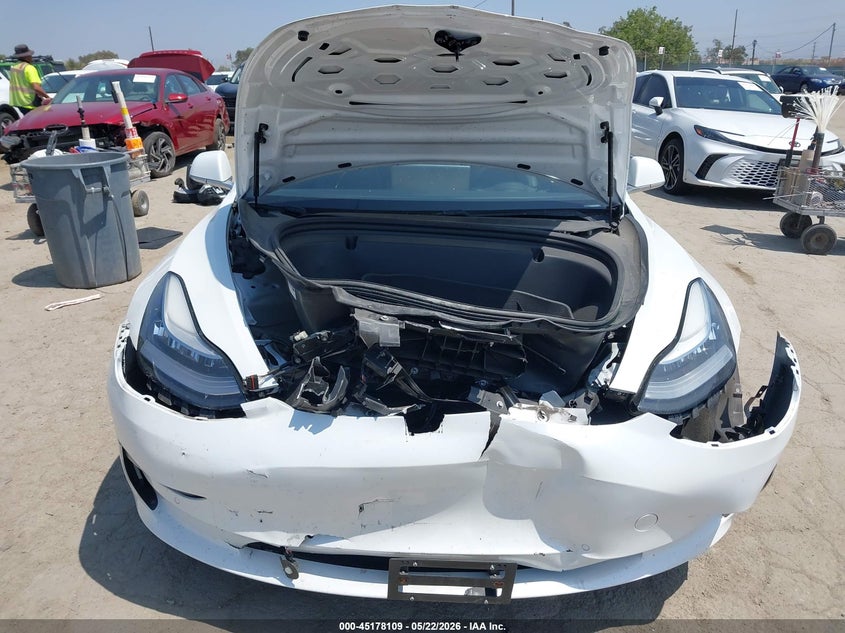 TESLA MODEL 3 - zdjęcie 11