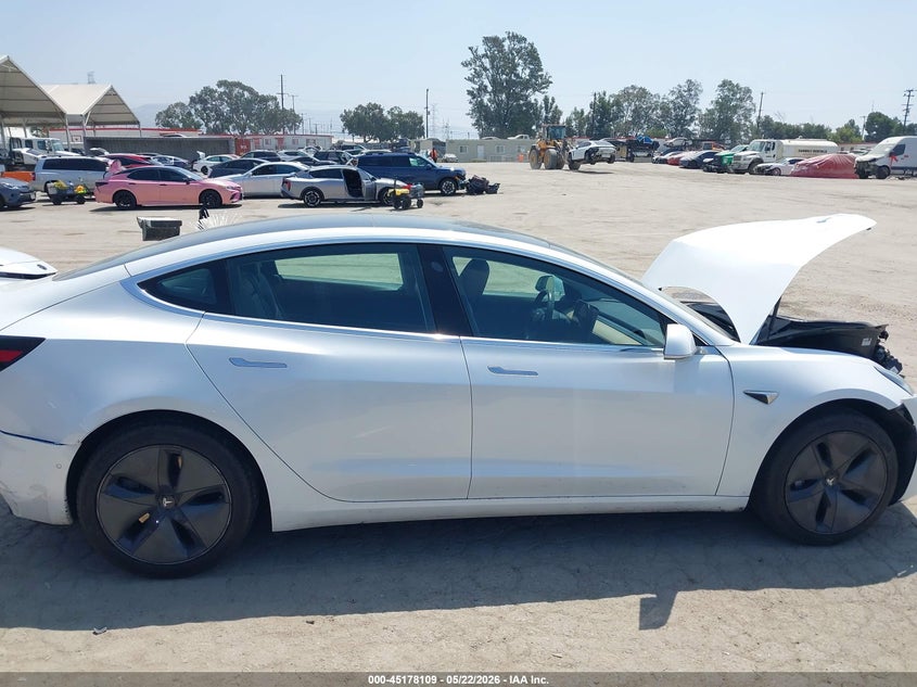 TESLA MODEL 3 - zdjęcie 12