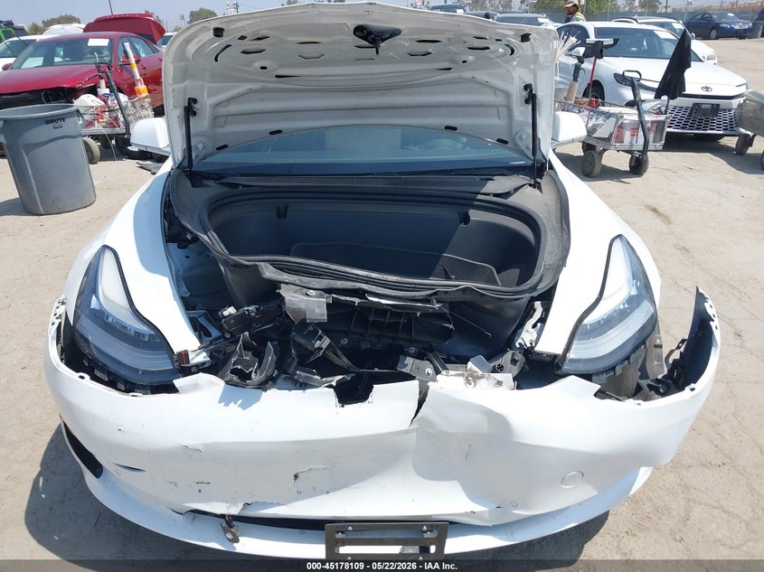 TESLA MODEL 3 - zdjęcie 6
