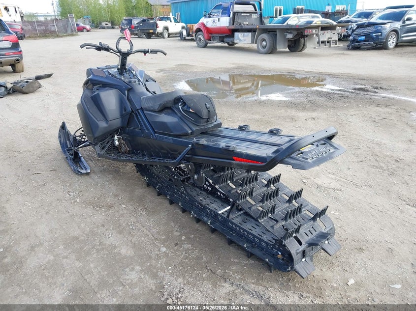 2022 SKI-DOO SUMMIT X 670 auction photo 3