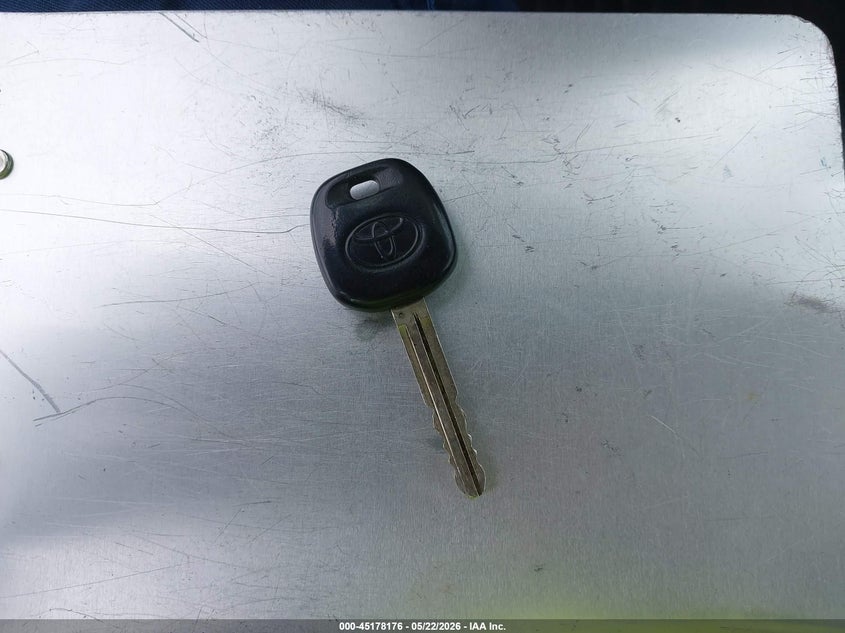 2006 Toyota Matrix VIN: 2T1KR32E26C560786 Lot: 45178176