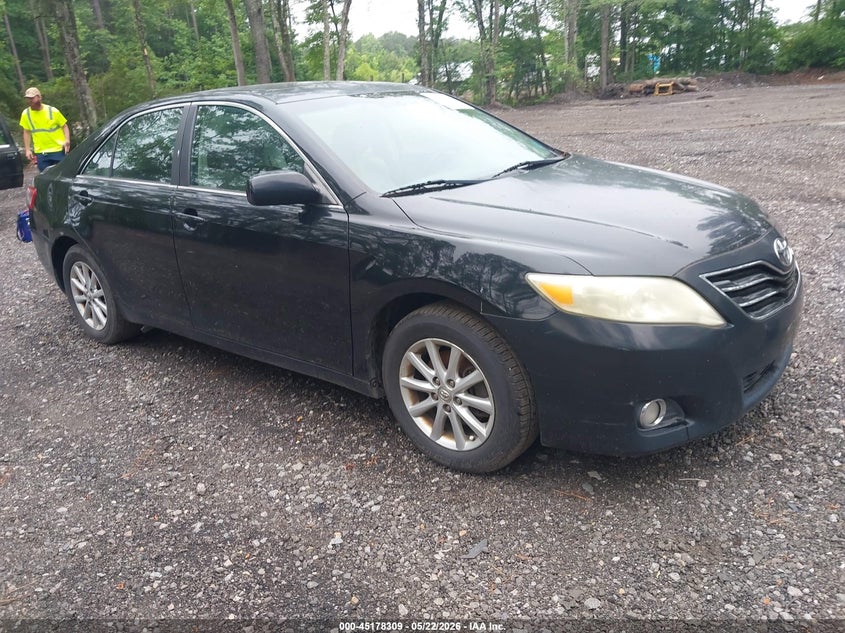 2011 TOYOTA CAMRY XLE