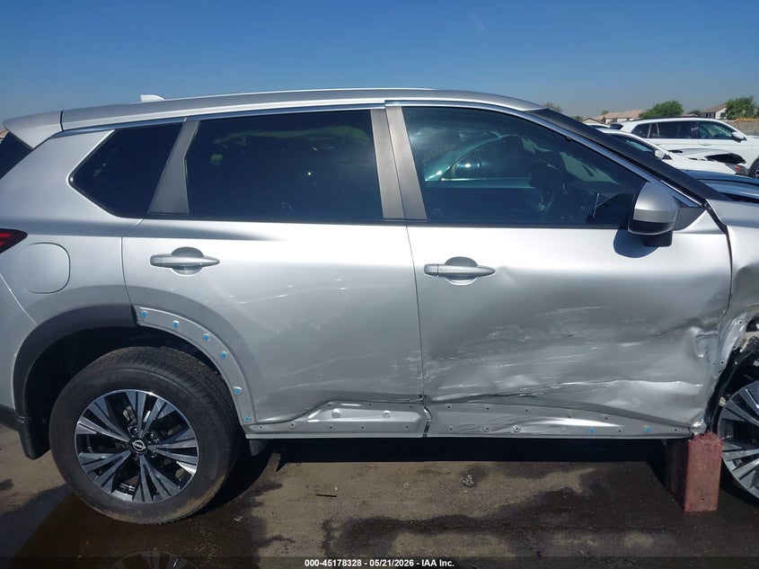 صورة 12 - NISSAN ROGUE