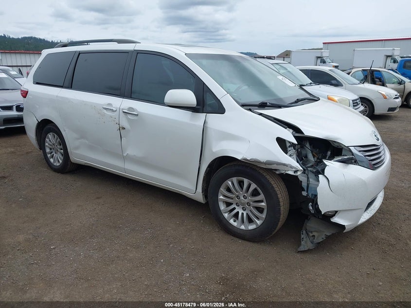 2015 TOYOTA SIENNA XLE 8 PASSENGER