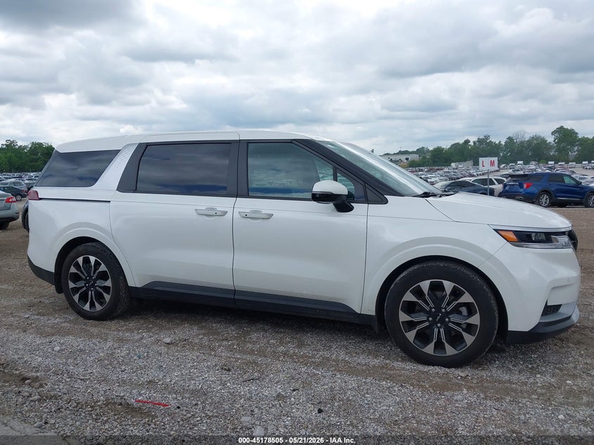 2024 KIA CARNIVAL MPV EX · Photo 13