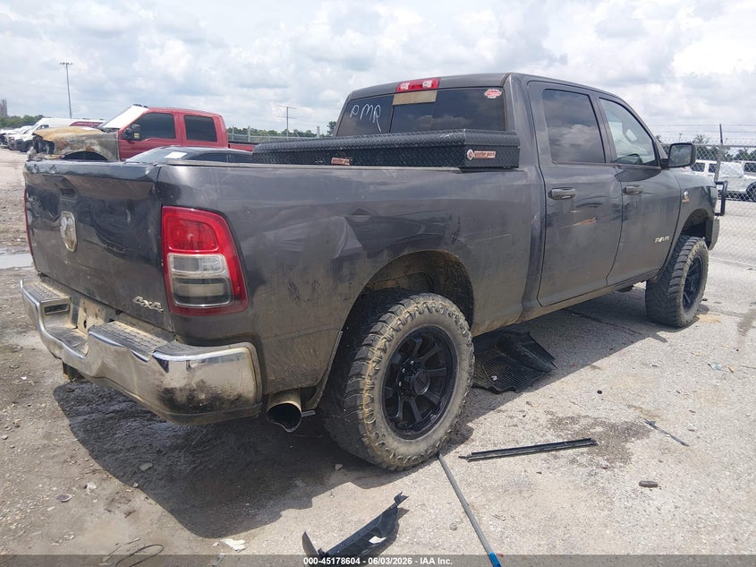 Vin: 3c6ur5cl7lg147482, lot: 45676290, ram 2500 tradesman  4x4 6'4 box 20204