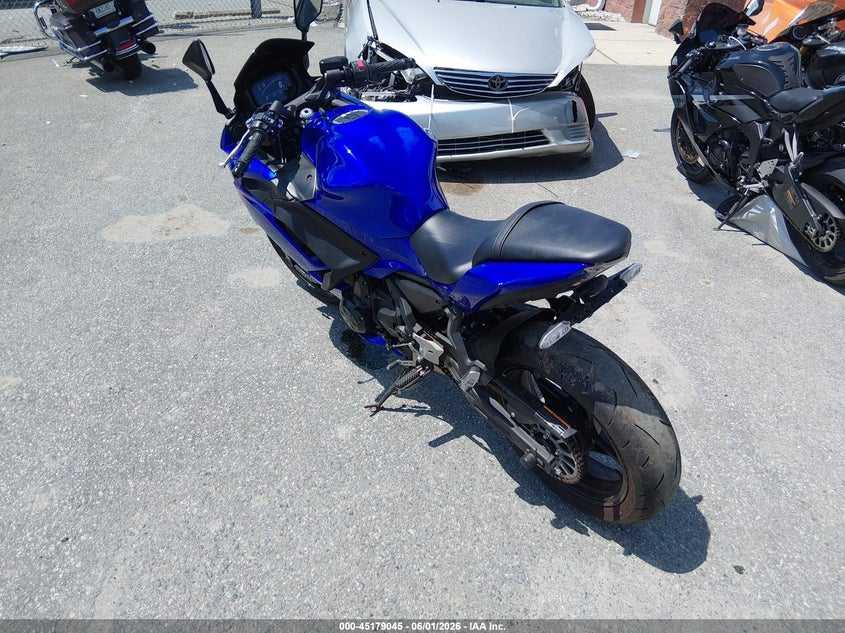 KAWASAKI EX650 2025
