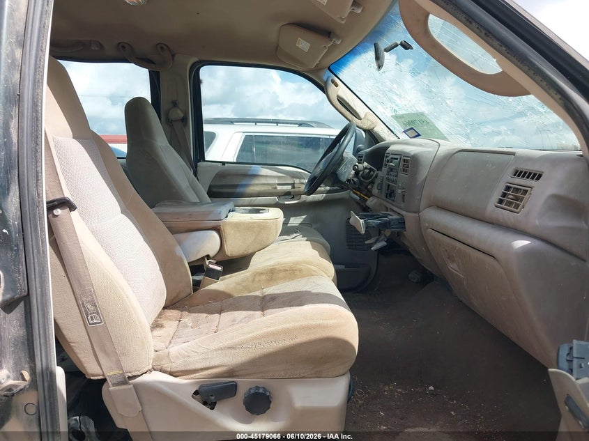 2004 FORD F-250 auction photo 5