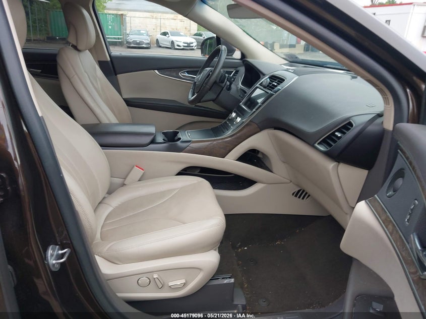 2019 LINCOLN NAUTILUS auction photo 5