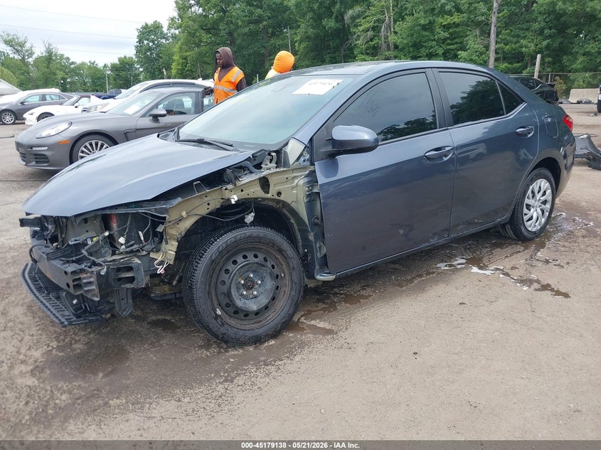 2018 Toyota Corolla Le 2T1BURHE9JC032695 photo 1
