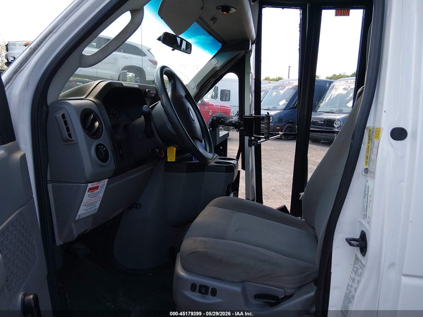 2013 Ford E-350 Cutaway VIN: 1FDEE3FL0DDB00085 Lot: 45179399