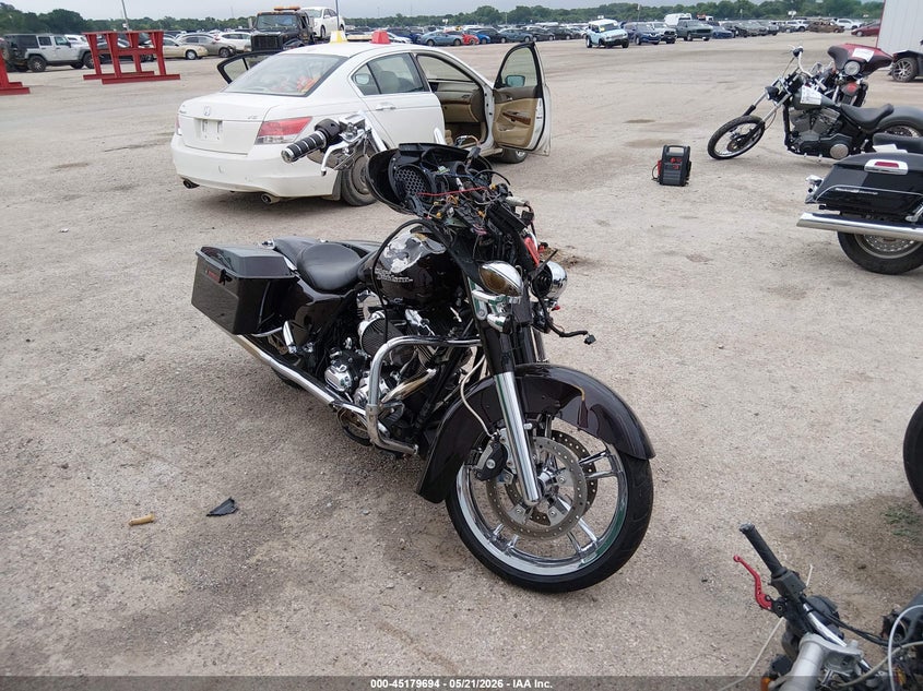 2011 Harley-Davidson FLHX
