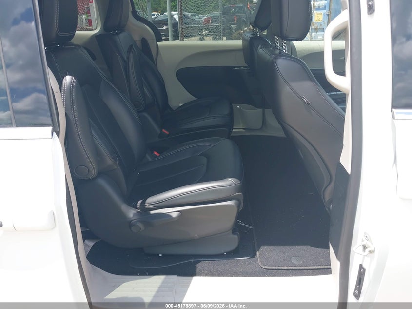 2023 CHRYSLER PACIFICA HYBRID auction photo 8