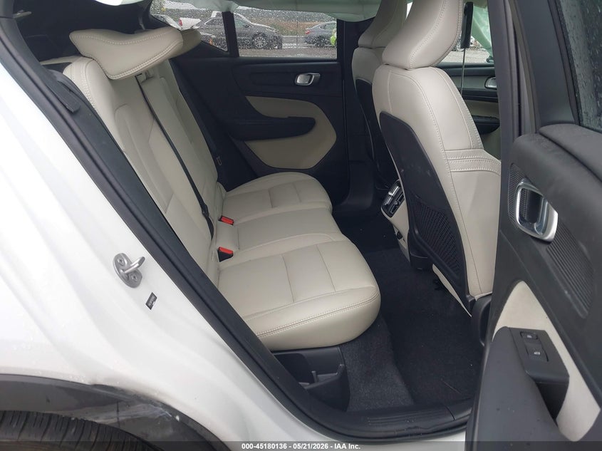 2024 Volvo Xc40 B5 Ultimate Bright Theme VIN: YV4L12UF7R2351653 Lot: 45180136