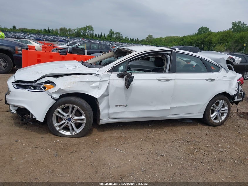VIN 3FA6P0LUXJR118746 2018 FORD FUSION HYBRID SE