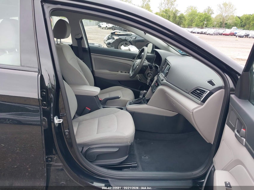 2017 HYUNDAI ELANTRA auction photo 5