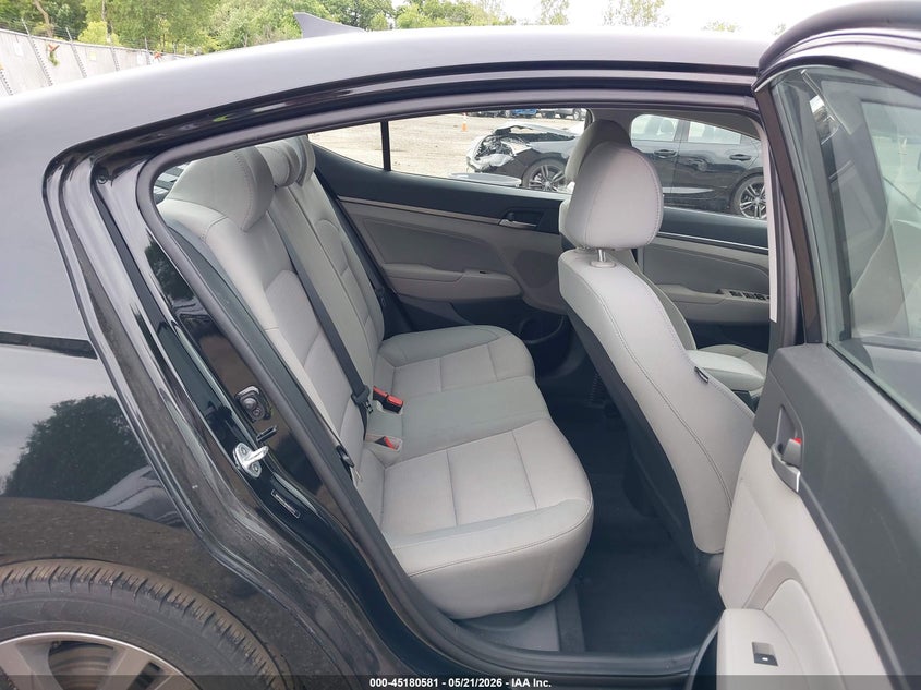 2017 HYUNDAI ELANTRA auction photo 8
