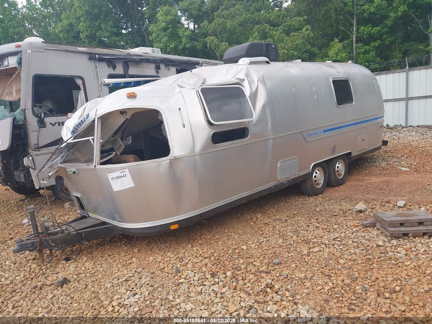 1984 AIRSTREAM SOVEREIGN auction photo 2