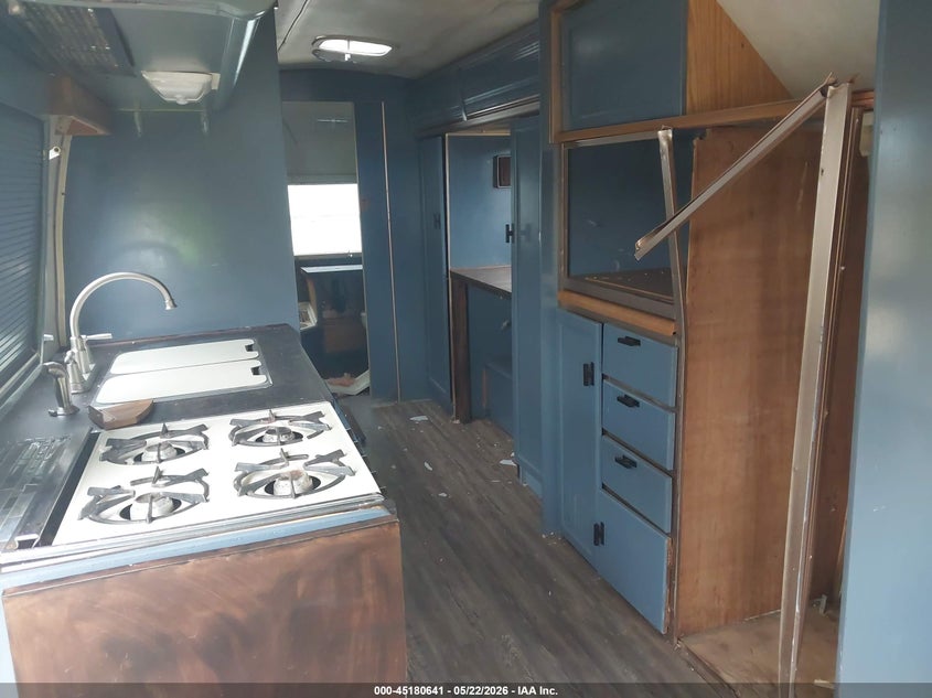 1984 AIRSTREAM SOVEREIGN auction photo 5
