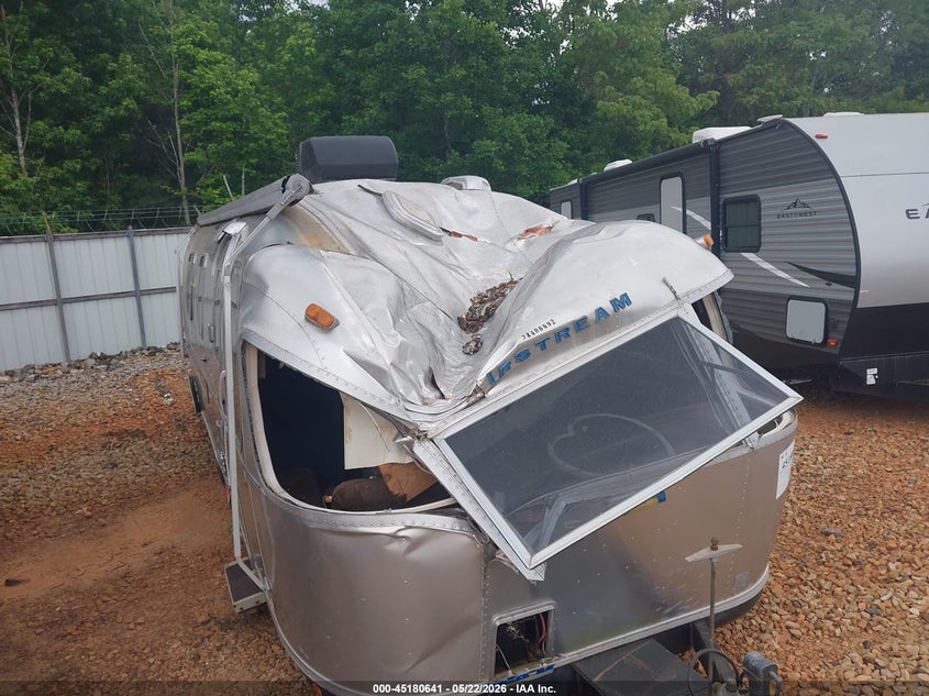 1984 AIRSTREAM SOVEREIGN auction photo 6