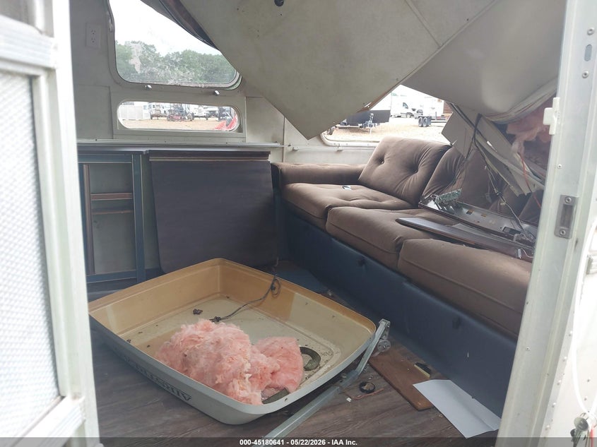 1984 AIRSTREAM SOVEREIGN auction photo 8