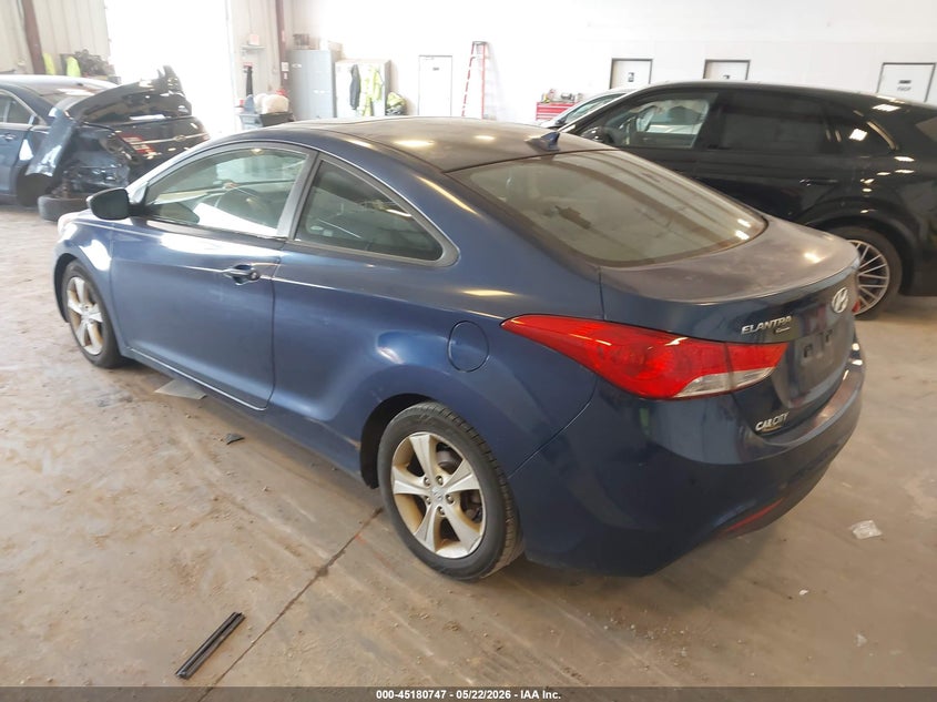 2013 HYUNDAI ELANTRA auction photo 3