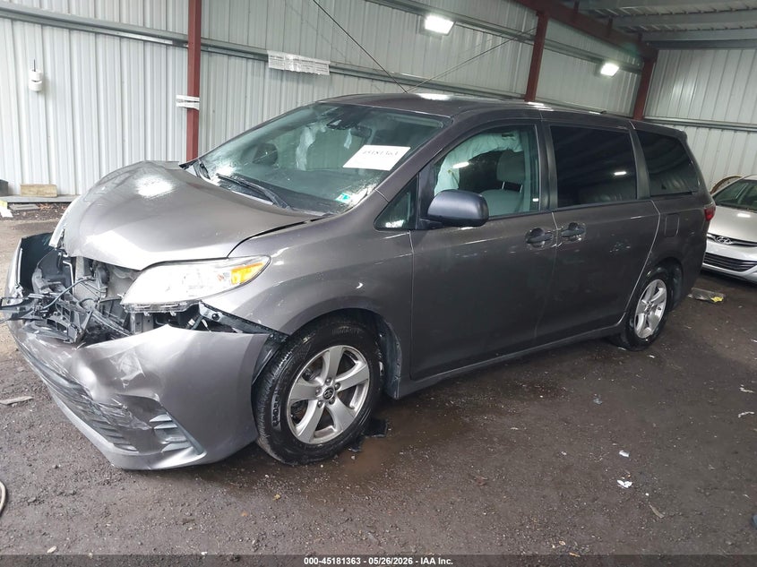 5TDZZ3DC4LS068743 2020 Toyota Sienna L photo 1