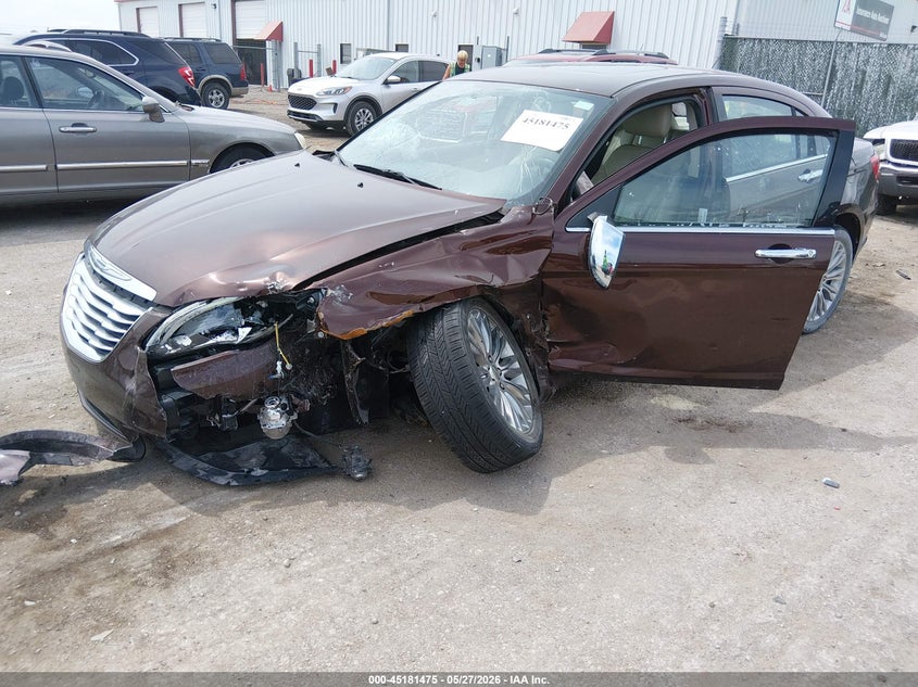 2012 Chrysler 200 2.4 Limited brown Lot 111045181475 Vin 1C3CCBCB2CN330098