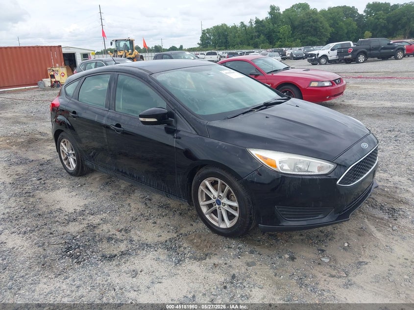 Vin: 1fadp3k27hl225898, lot: 45679672, ford focus se 2017 img_1