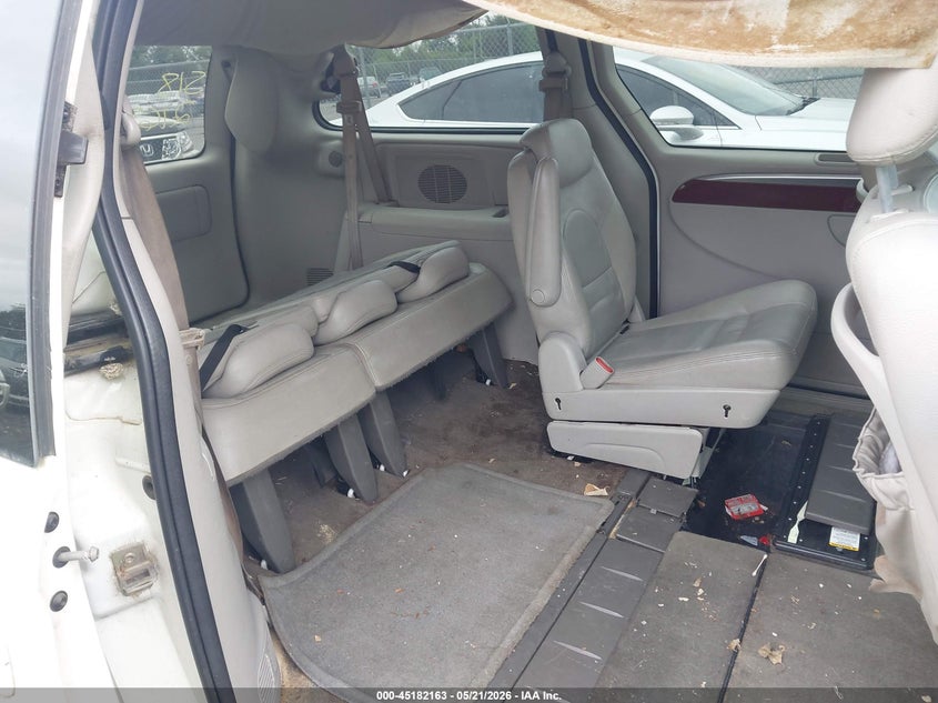 2005 Chrysler Town & Country Limited VIN: 2C8GP64L85R156042 Lot: 45182163