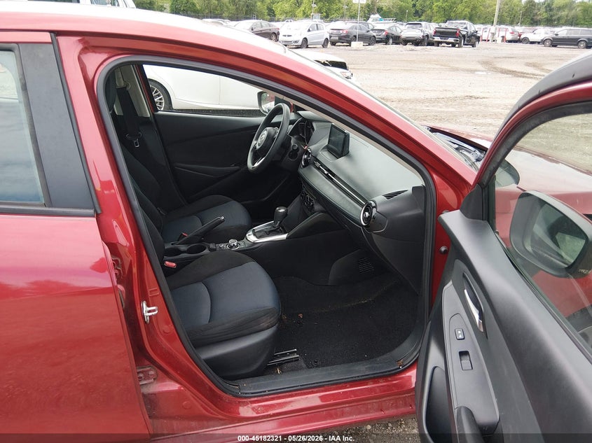 VIN 3MYDLBYV1KY519055 2019 TOYOTA YARIS LE