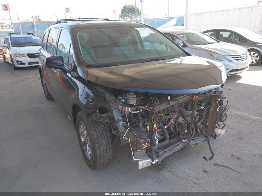 2021 Toyota Sienna Le