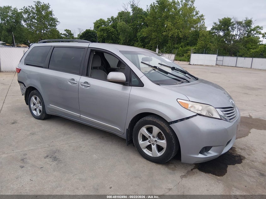 2016 TOYOTA SIENNA LE 8 PASSENGER