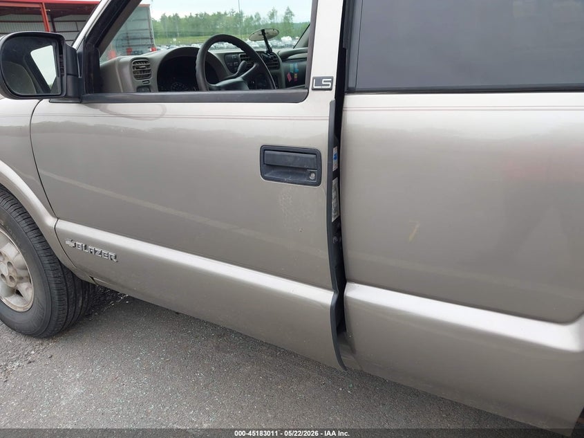 2002 Chevrolet Blazer Ls VIN: 1GNCT18W42K145298 Lot: 45183011