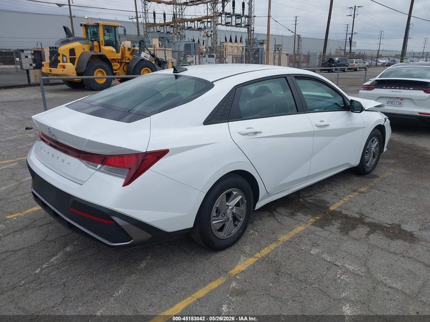 2025 HYUNDAI ELANTRA auction photo 4