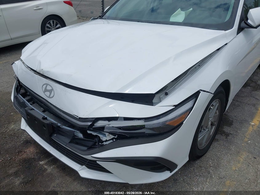 2025 HYUNDAI ELANTRA auction photo 6