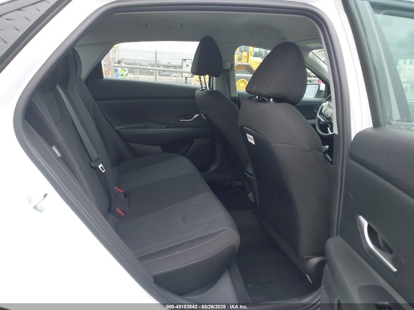 2025 HYUNDAI ELANTRA auction photo 8