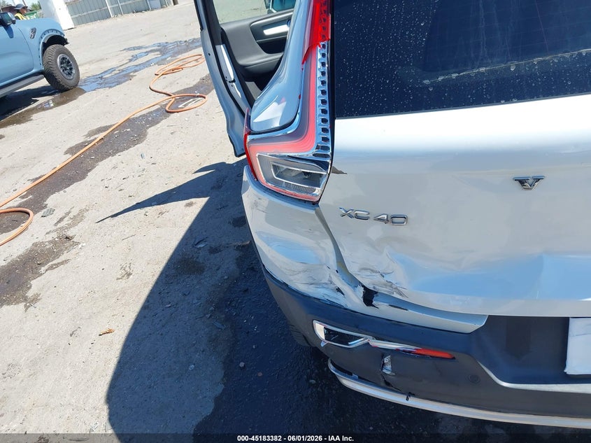 2023 Volvo Xc40 B5 Core VIN: YV4L12UK1P2967889 Lot: 45183382
