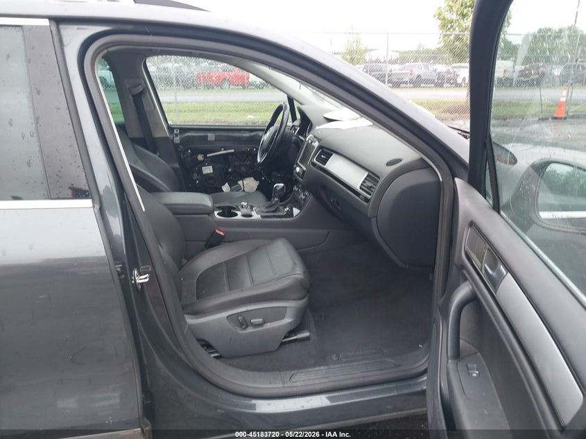 2014 VOLKSWAGEN TOUAREG auction photo 5